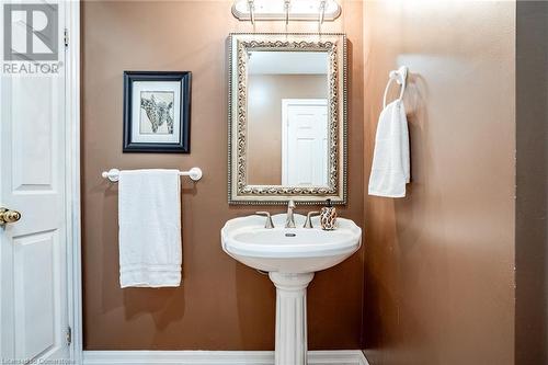 16 Durham Road, Stoney Creek, ON - Indoor Photo Showing Bathroom