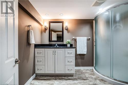 16 Durham Road, Stoney Creek, ON - Indoor Photo Showing Bathroom