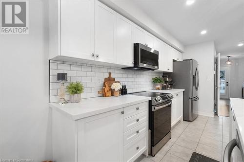 252 Kinsman Drive, Binbrook, ON - Indoor Photo Showing Kitchen With Upgraded Kitchen