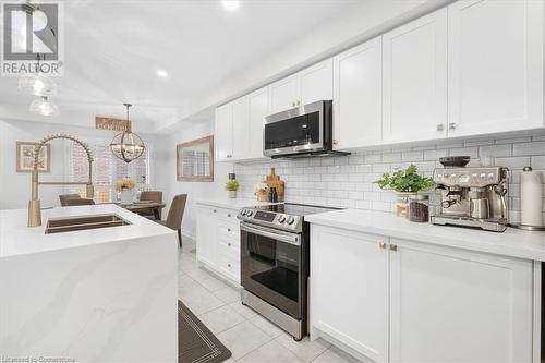 252 Kinsman Drive, Binbrook, ON - Indoor Photo Showing Kitchen With Upgraded Kitchen