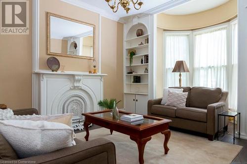 377 Hess Street S, Hamilton, ON - Indoor Photo Showing Living Room