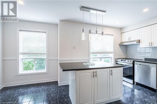 384 Limeridge Road E Unit# 11, Hamilton, ON - Indoor Photo Showing Kitchen