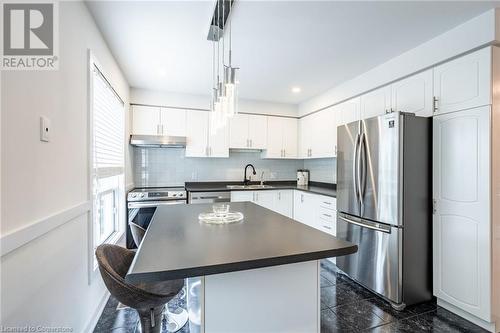 384 Limeridge Road E Unit# 11, Hamilton, ON - Indoor Photo Showing Kitchen