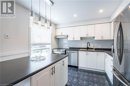 384 Limeridge Road E Unit# 11, Hamilton, ON - Indoor Photo Showing Kitchen