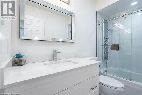 384 Limeridge Road E Unit# 11, Hamilton, ON - Indoor Photo Showing Bathroom