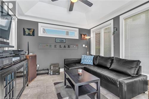 34 Penfold Court, Mount Hope, ON - Indoor Photo Showing Living Room