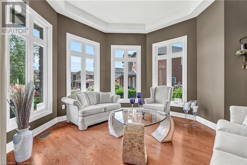 34 Penfold Court, Mount Hope, ON - Indoor Photo Showing Living Room