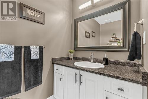 34 Penfold Court, Mount Hope, ON - Indoor Photo Showing Bathroom