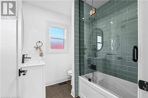 286 East 18Th Street, Hamilton, ON - Indoor Photo Showing Bathroom