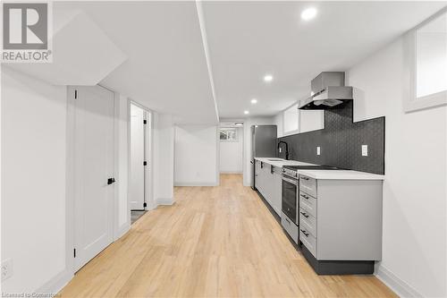 286 East 18Th Street, Hamilton, ON - Indoor Photo Showing Kitchen