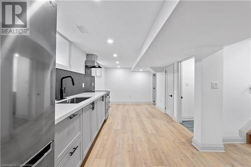 286 East 18Th Street, Hamilton, ON - Indoor Photo Showing Kitchen