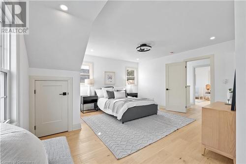 286 East 18Th Street, Hamilton, ON - Indoor Photo Showing Bedroom