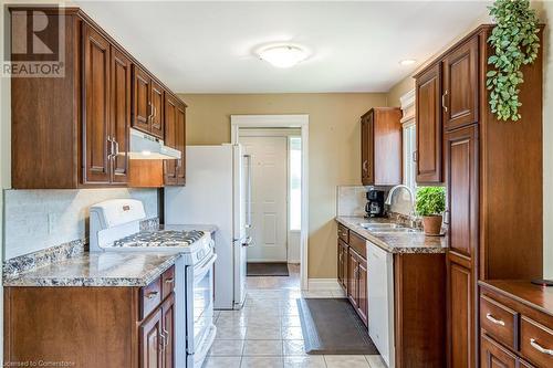 40 Michael Drive N, Port Colborne, ON - Indoor Photo Showing Kitchen With Double Sink