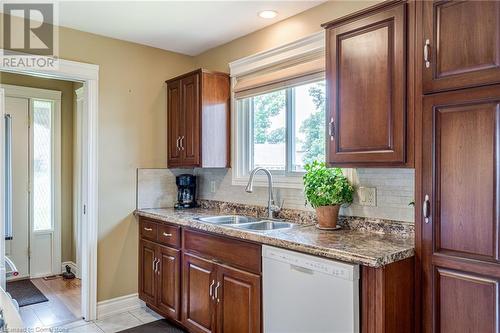 40 Michael Drive N, Port Colborne, ON - Indoor Photo Showing Kitchen With Double Sink