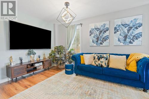 2 Pass Court, Barrie (Ardagh), ON - Indoor Photo Showing Living Room