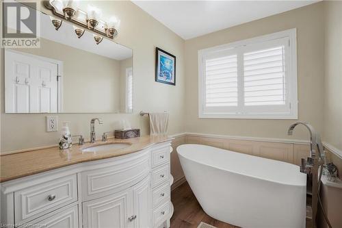 193 Tanglewood Drive, Hamilton, ON - Indoor Photo Showing Bathroom