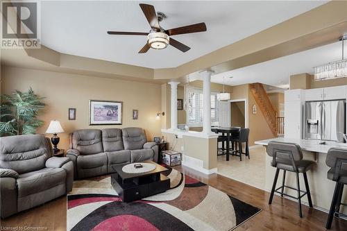 193 Tanglewood Drive, Hamilton, ON - Indoor Photo Showing Living Room