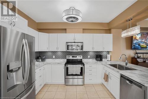 193 Tanglewood Drive, Hamilton, ON - Indoor Photo Showing Kitchen