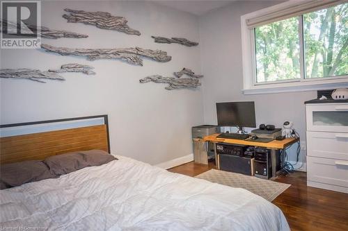 6465 Twenty Road E, Hamilton, ON - Indoor Photo Showing Bedroom