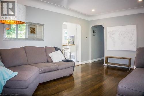 6465 Twenty Road E, Hamilton, ON - Indoor Photo Showing Living Room