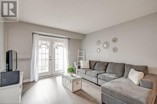 1441 Walker'S Line Unit# 110, Burlington, ON - Indoor Photo Showing Living Room