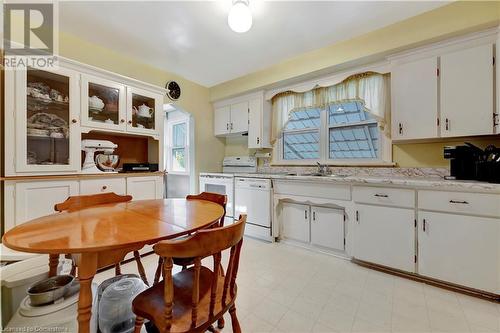 48 Wyngate Avenue, Stoney Creek, ON - Indoor Photo Showing Kitchen