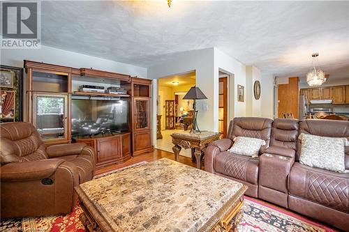 62 Bridlewood Drive, Dundas, ON - Indoor Photo Showing Living Room