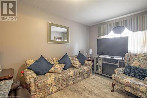 62 Bridlewood Drive, Dundas, ON - Indoor Photo Showing Living Room