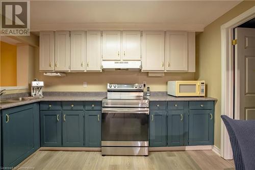 62 Bridlewood Drive, Dundas, ON - Indoor Photo Showing Kitchen