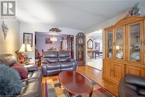 62 Bridlewood Drive, Dundas, ON - Indoor Photo Showing Living Room