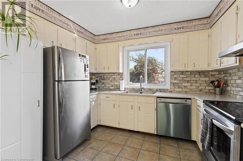 7693 Ronnie Crescent, Niagara Falls, ON - Indoor Photo Showing Kitchen With Double Sink