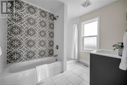 248 Murray Street, Brantford, ON - Indoor Photo Showing Bathroom