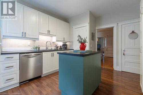 40 Gladstone Avenue, Hamilton, ON - Indoor Photo Showing Kitchen