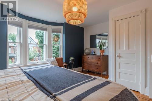 40 Gladstone Avenue, Hamilton, ON - Indoor Photo Showing Bedroom