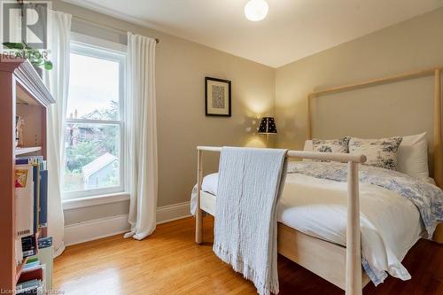 40 Gladstone Avenue, Hamilton, ON - Indoor Photo Showing Bedroom