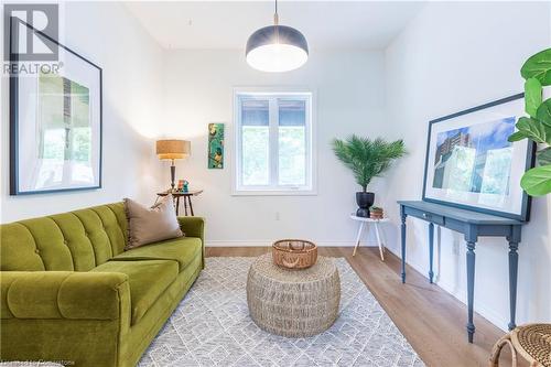 173 Simcoe Street E, Hamilton, ON - Indoor Photo Showing Living Room