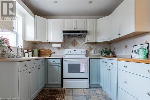 173 Simcoe Street E, Hamilton, ON - Indoor Photo Showing Kitchen