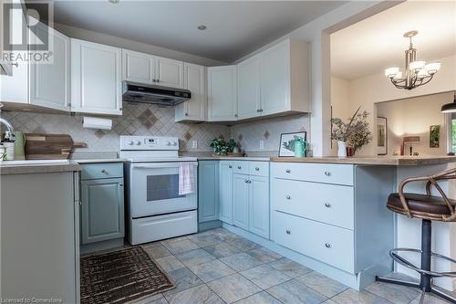 173 Simcoe Street E, Hamilton, ON - Indoor Photo Showing Kitchen