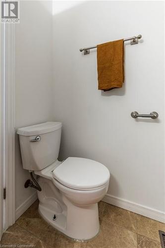 173 Simcoe Street E, Hamilton, ON - Indoor Photo Showing Bathroom