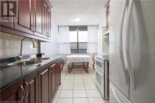 21 Knightsbridge Road Unit# 1602, Brampton, ON - Indoor Photo Showing Kitchen With Double Sink With Upgraded Kitchen