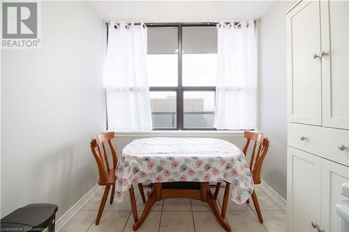 21 Knightsbridge Road Unit# 1602, Brampton, ON - Indoor Photo Showing Dining Room