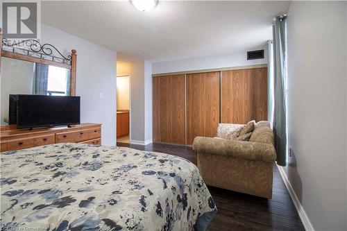 21 Knightsbridge Road Unit# 1602, Brampton, ON - Indoor Photo Showing Bedroom