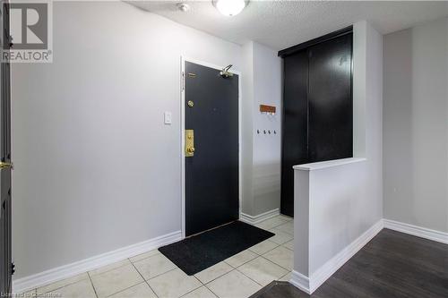 21 Knightsbridge Road Unit# 1602, Brampton, ON - Indoor Photo Showing Other Room