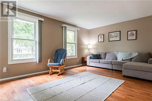 7976 Paddock Trail Drive, Niagara Falls, ON - Indoor Photo Showing Living Room