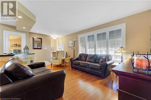 59 Mountbatten Drive, Hamilton, ON - Indoor Photo Showing Living Room