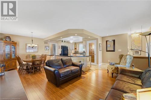 59 Mountbatten Drive, Hamilton, ON - Indoor Photo Showing Living Room