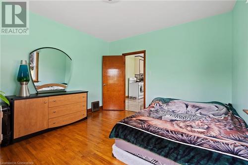 1095 Barron Road, Thorold, ON - Indoor Photo Showing Bedroom