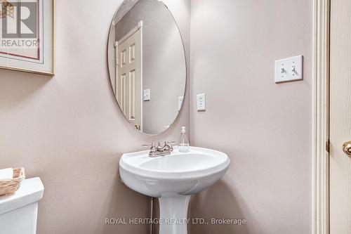 35 Queens Plate Drive, Markham, ON - Indoor Photo Showing Bathroom