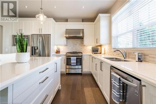 27 Willow Bank Common, St. Catharines, ON - Indoor Photo Showing Kitchen With Stainless Steel Kitchen With Double Sink With Upgraded Kitchen