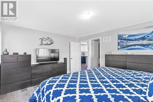 34 Murray Street, Grimsby, ON - Indoor Photo Showing Bedroom